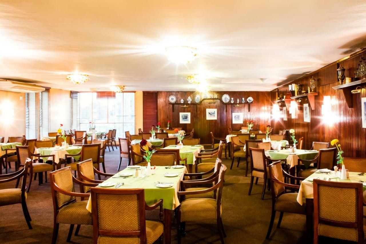 Elgro Hotel Почефструм Экстерьер фото