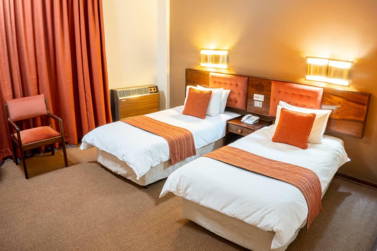 Elgro Hotel Почефструм Экстерьер фото