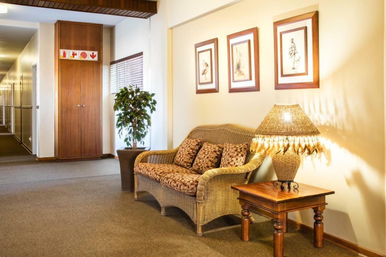 Elgro Hotel Почефструм Экстерьер фото